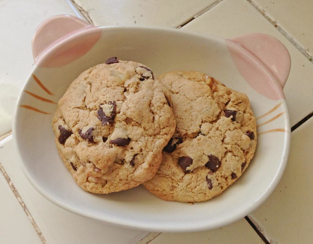 chocolate chip walnut cookies